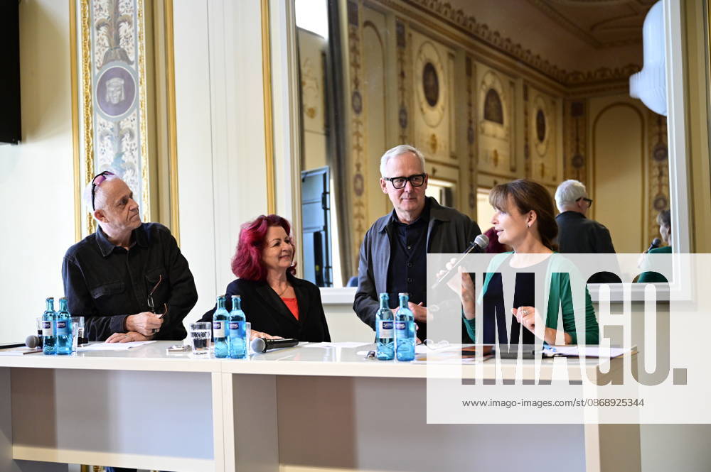 Stefan Hippler, Viola Klein, Joachim Klement und Sabine Mutschke beim Pressegespräch und Präsentation des 16. HOPE-Award zur 18. HOPE-Gala Dresden im Schauspielhaus Dresden. Dresden