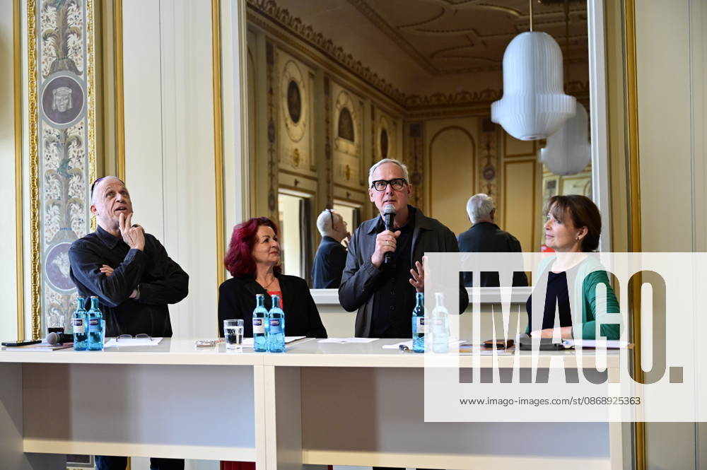 Stefan Hippler, Viola Klein, Joachim Klement und Sabine Mutschke beim Pressegespräch und Präsentation des 16. HOPE-Award zur 18. HOPE-Gala Dresden im Schauspielhaus Dresden. Dresden