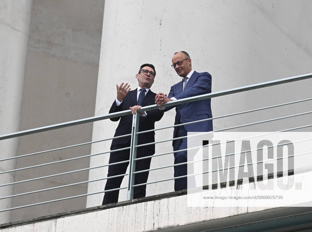 British Prime Minister Burnham welcomed with military ceremony in Berlin BERLIN, GERMANY - OCTOBER 8: German Chancellor Friedrich Merz (R) and British Prime Minister Andy Burnham (L) chat on the balcony of the Federal Chancellery following a military welcoming ceremony held for Burnham in Berlin, Germany, on October 8, 2026. Halil Sagirkaya Anadolu Berlin Germany. Editorial use only. Please get in touch for any other usage.