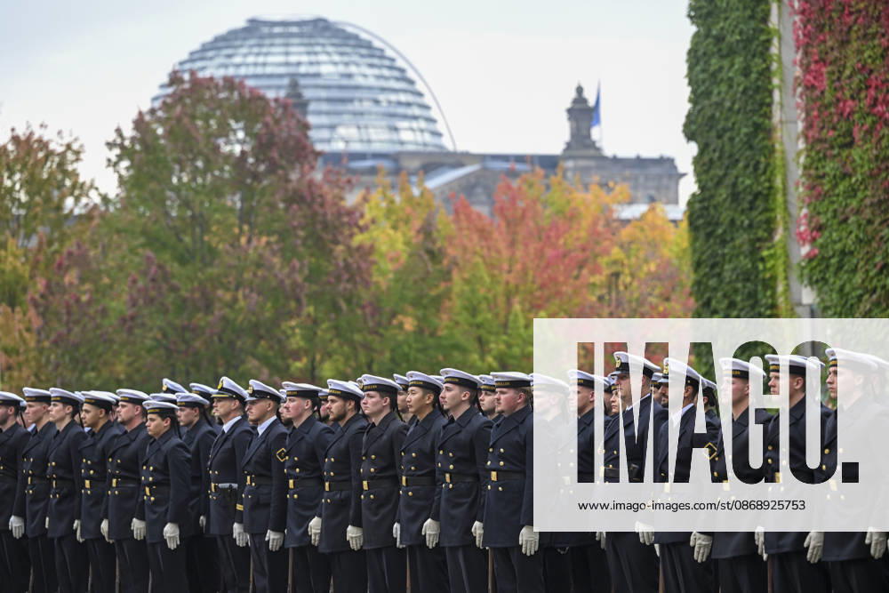 British Prime Minister Burnham welcomed with military ceremony in Berlin BERLIN, GERMANY - OCTOBER 8: Members of the military guard of honor stand in formation during a welcoming ceremony for British Prime Minister Andy Burnham, hosted by German Chancellor Friedrich Merz at the Federal Chancellery in Berlin, Germany, on October 8, 2026. Halil Sagirkaya Anadolu Berlin Germany. Editorial use only. Please get in touch for any other usage.