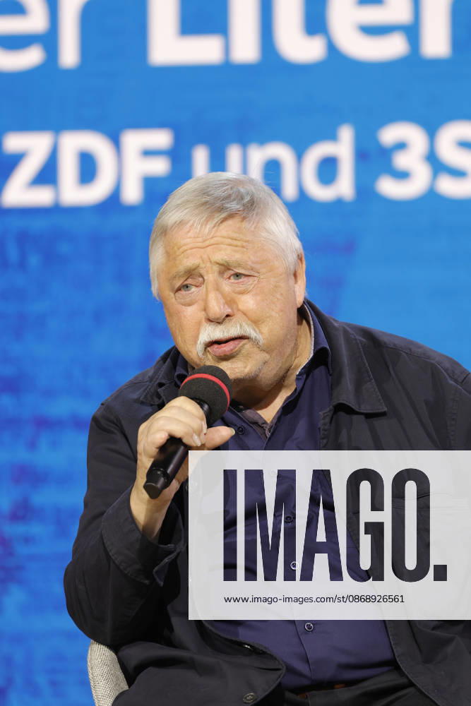 Frankfurt Impressionen 08.10.2026 Die 78. Frankfurter Buchmesse bietet für vieles eine Bühne hier Literaturbühne ARD BR Büchermagazin Wolf Biermann: Löscht das Feuer mit Benzin. Tagebücher. Über Verbot, Ausbürgerung und Mauerfall Moderation: Knut Cordsen Frankfurt (Main) Hessen Deutschland
