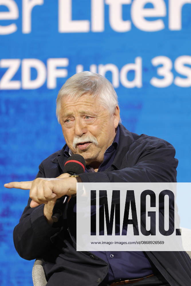 Frankfurt Impressionen 08.10.2026 Die 78. Frankfurter Buchmesse bietet für vieles eine Bühne hier ARD BR Büchermagazin Wolf Biermann: Löscht das Feuer mit Benzin. Tagebücher. Über Verbot, Ausbürgerung und Mauerfall Moderation: Knut Cordsen Frankfurt (Main) Hessen Deutschland