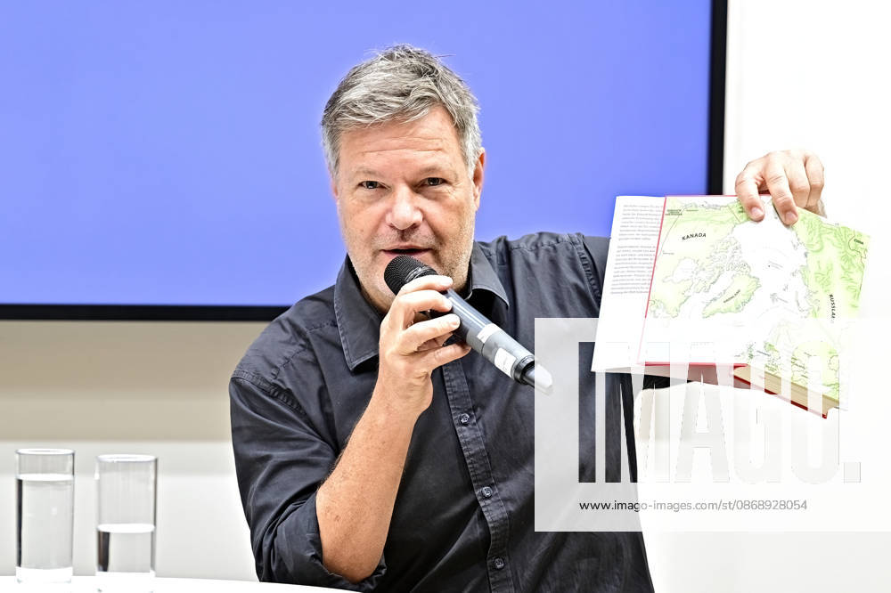 Frankfurter Buchmesse 2026. Schriftsteller Robert Habeck am 08.10.2026 auf der Frankfurter Buchmesse. 20261008MWI152884