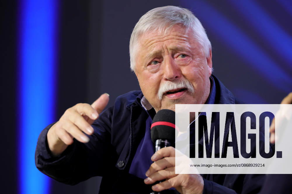 Frankfurt am Main, DEU, Frankfurter Buchmesse. Wolf Biermann, Autor und Saenger im Gespraech auf der ARD Buehne