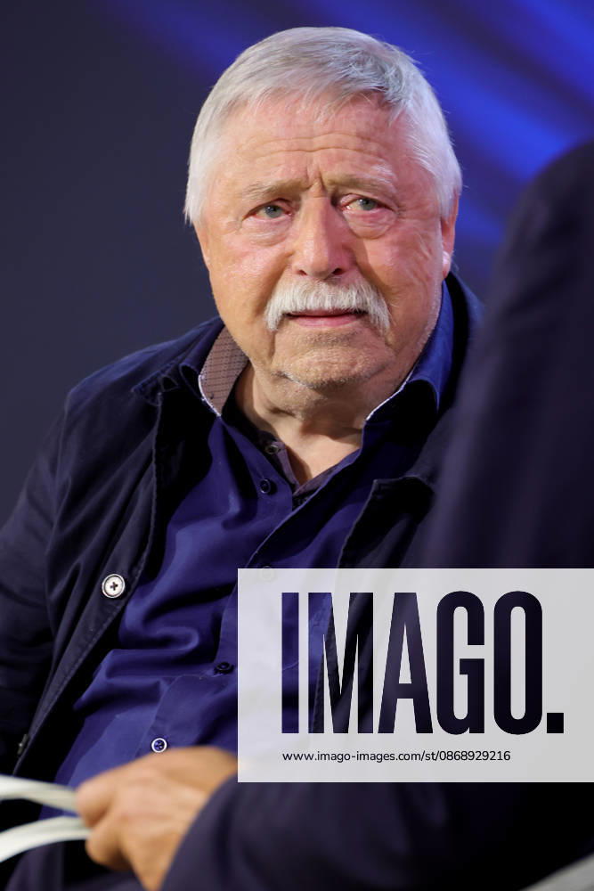 Frankfurt am Main, DEU, Frankfurter Buchmesse. Wolf Biermann, Autor und Saenger im Gespraech auf der ARD Buehne
