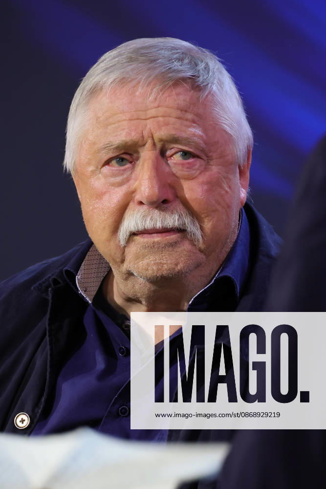 Frankfurt am Main, DEU, Frankfurter Buchmesse. Wolf Biermann, Autor und Saenger im Gespraech auf der ARD Buehne