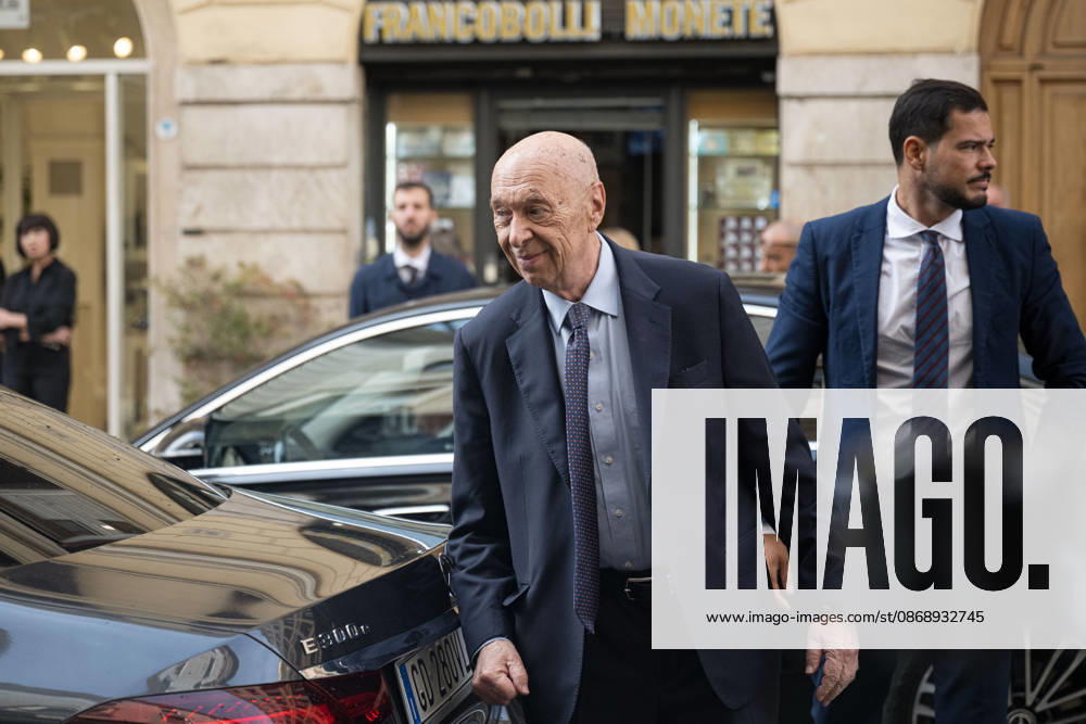 IPA89429571 - Journalist Paolo Mieli arriving at the Teatro Sistina for the celebrations marking the 150th anniversary of the *Corriere della Sera* in Rome, Italy, on October 8, 2026. Flavio Brancaleone Fotogramma