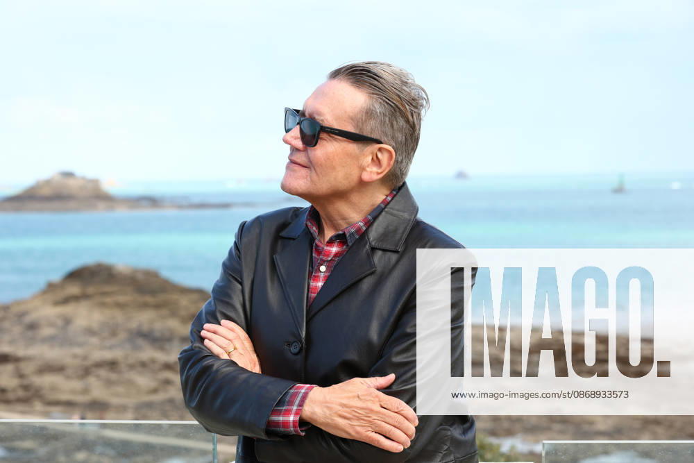 STEPHEN WOOLEY poses during the jury photocall at Emeria during the 37th Dinard British and Irish Film Festival in Dinard, France. Dinard France - ZUMAc179 20261008_zep_c179_032