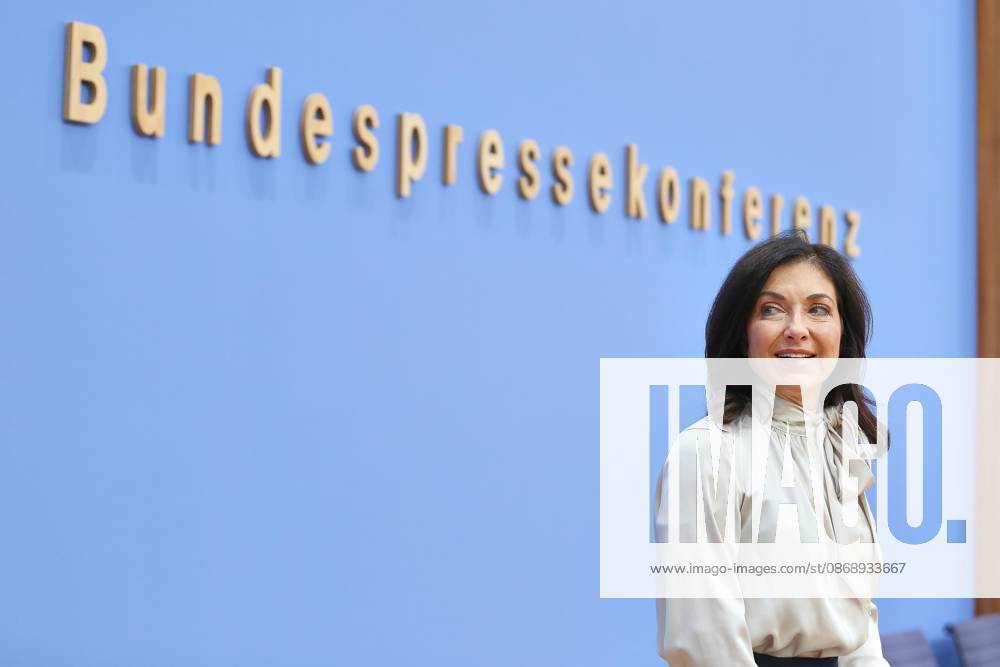 Berlin, Deutschland, 08.10.2026: Bundespressekonferenz: Vorstellung der Jahreswirtschaftsprognose der Bundesregierung: Bundesministerin für Wirtschaft und Energie Katherina Reiche (CDU)
