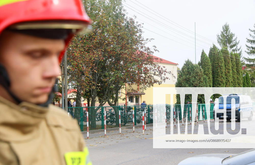 Stabbing attack at a primary school in Poland Photo: Wojciech Olkusnik East News Emergency services are seen at the site after a knife attack at the local primary school on October 8, 2026 in the village of Leszczydol-Nowiny in central Poland, approximately 60 km north-east of Warsaw. A 15-year-old school graduate entered the building armed with a knife and fatally stabbed the janitor and wounded two teachers trying to overpower him. According to the police the perpetrator was wearing a helmet with a camera and planned to record the attack. A day earlier a stabbing attack, where nine people were wounded, occurred in a vocational school in the town of Ostroleka, 50 km north of today s site. EN_01685559_0019