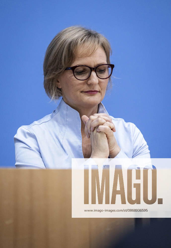 Franziska Brantner, Co-Vorsitzende von Buendnis 90 Die Gruenen, aufgenommen im Rahmen der Pressekonferenz zur Vorstellung des Leitantrages Unser Plan fuer Deutschland Berlin, 08.10.2026. Berlin Deutschland