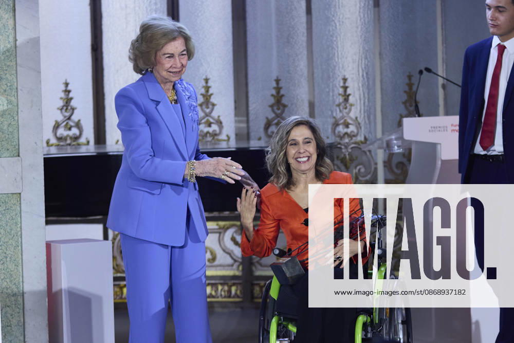 QUEEN SOFIA and  MARoÂA DE MAR COGOLLOS attend Mapfre Foundation Social awards Madrid Spain - ZUMAc260 20261008_zep_c260_015