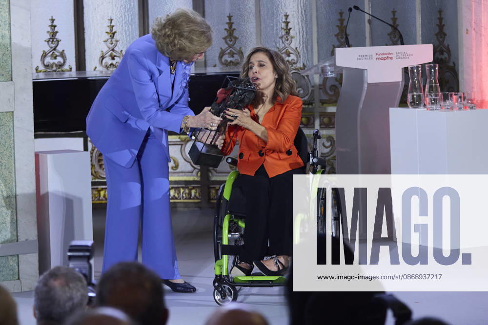 QUEEN SOFIA and Ã‚ MARoÂA DE MAR COGOLLOS attend Mapfre Foundation Social awards Madrid Spain - ZUMAc260 20261008_zep_c260_023