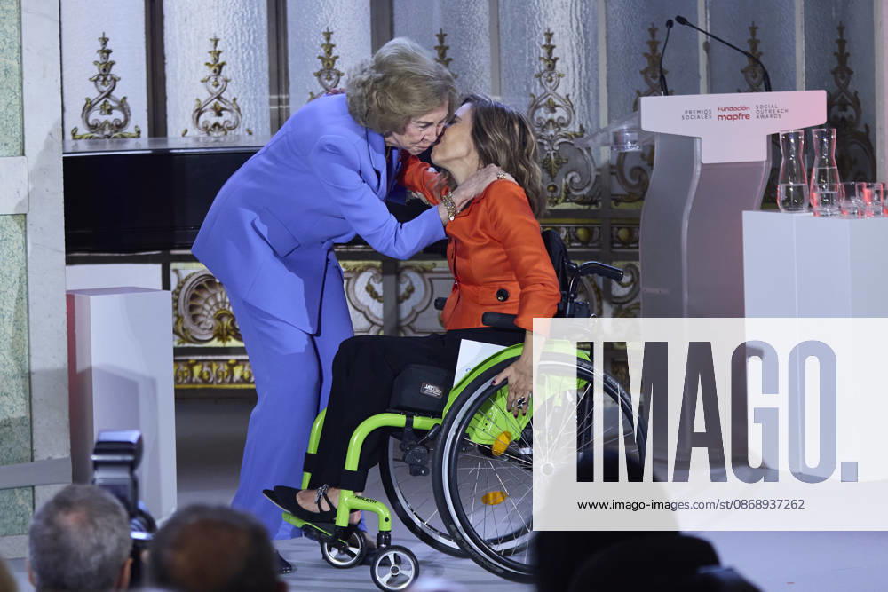 QUEEN SOFIA and Ã‚ MARoÂA DE MAR COGOLLOS attend Mapfre Foundation Social awards Madrid Spain - ZUMAc260 20261008_zep_c260_022