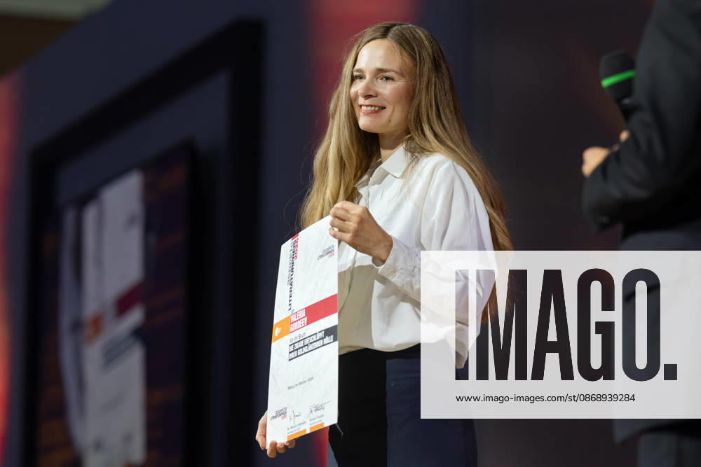 Buchmesse Frankfurt 2026 Valeria Gordeev erhält den aspekte Literaturpreis 2026 für ihr Buch Die Zikade entschlüft ihrer goldglänzenden Hülle ., Frankfurt am Main Hessen Deutschland Messegelände