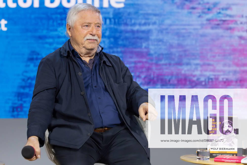 Buchmesse Frankfurt 2026 Wolf Biermann präsentiert auf der Literaturbühne von ARD, ZDF und 3sat sein Buch Ihr löscht das Feuer mit Benzin ., Frankfurt am Main Hessen Deutschland Messegelände