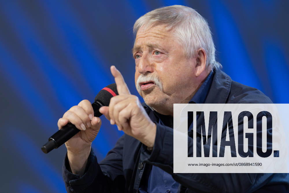 Buchmesse Frankfurt 2026 Wolf Biermann präsentiert auf der Literaturbühne von ARD, ZDF und 3sat sein Buch Ihr löscht das Feuer mit Benzin ., Frankfurt am Main Hessen Deutschland Messegelände