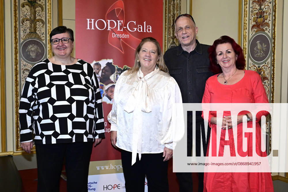 Lea Ackermann, Kathy Kelly, Stefan Hippler und Viola Klein beim Pressegespräch und Präsentation des 16. HOPE-Award zur 18. Hope Gala 2026 im Schauspielhaus Dresden. Dresden