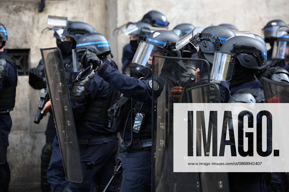 Student Protest - Paris Police forces during a demonstration at Place de la Bastille, in Paris, France on October 8, 2026, as part of a nationwide protest movement over learning conditions. Since late September, pupils have barred the entrances to hundreds of schools, complaining of teacher absences, overloaded timetables, dilapidated classrooms and buildings ill-adapted to rising temperatures, among other grievances. Photo by Raphael Lafargue ABACAPRESS.COM Paris France