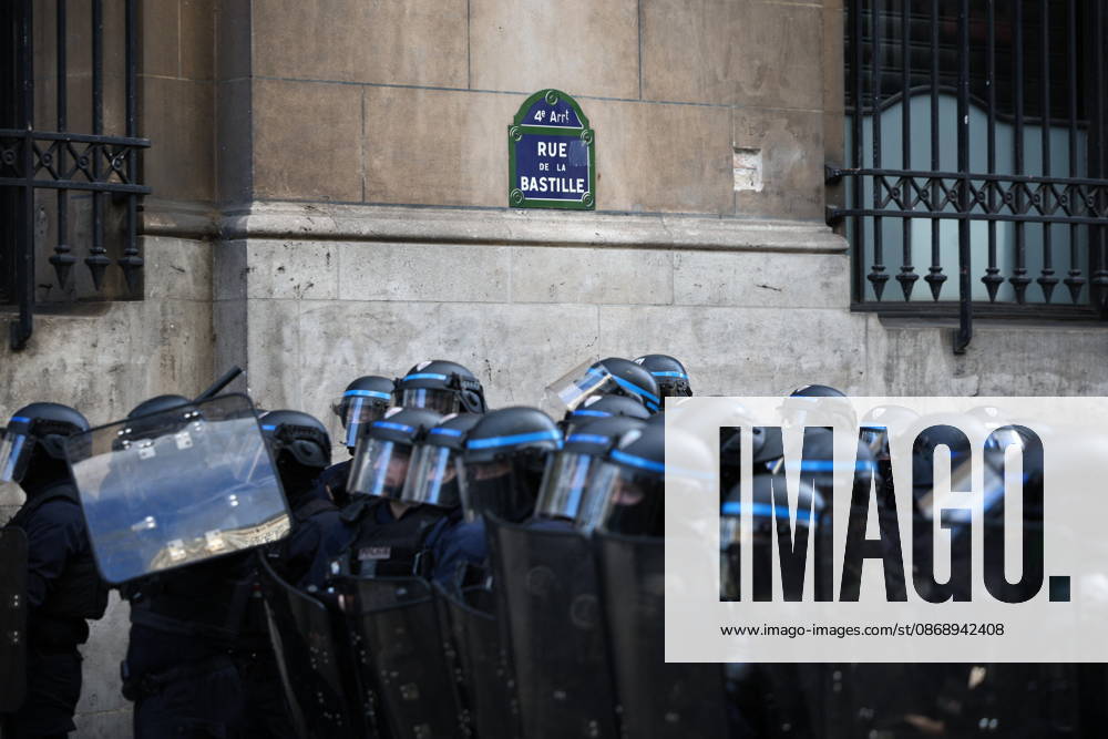 Student Protest - Paris Police forces during a demonstration at Place de la Bastille, in Paris, France on October 8, 2026, as part of a nationwide protest movement over learning conditions. Since late September, pupils have barred the entrances to hundreds of schools, complaining of teacher absences, overloaded timetables, dilapidated classrooms and buildings ill-adapted to rising temperatures, among other grievances. Photo by Raphael Lafargue ABACAPRESS.COM Paris France