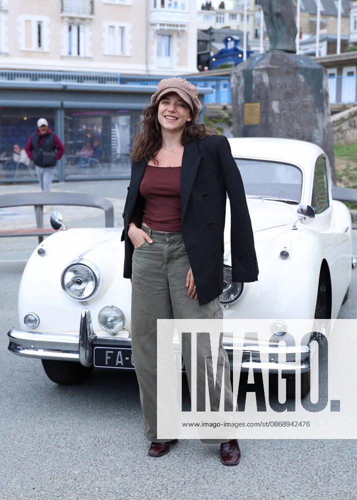 Zoe Adjani at the unveiling of Amira Casar’s beach hut on Dinard Beach during the 37th edition of the Dinard British and Irish Film Festival, France, on October 8, 2026. Denis Guignebourg, Bestimage. 37th Dinard British Irish Film Festival on October 8, 2026, in Dinard, France. Dinard, France