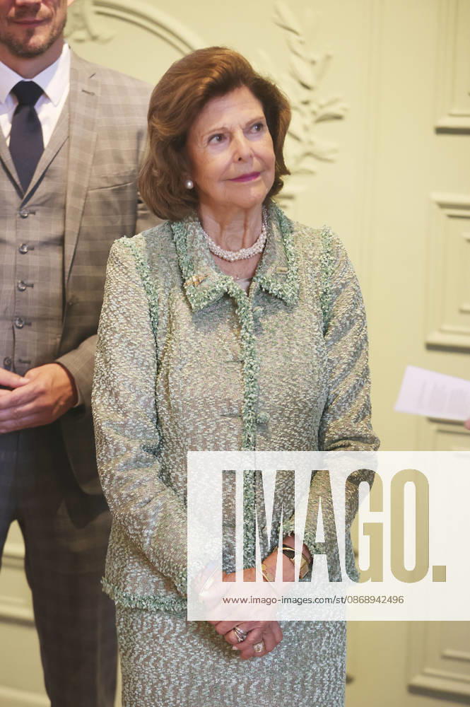 Königin Silvia von Schweden beim Eintrag ins Goldene Buch der Stadt Konstanz zum Jubiläum der Mentor-Stiftung auf der Insel Mainau. Mainau
