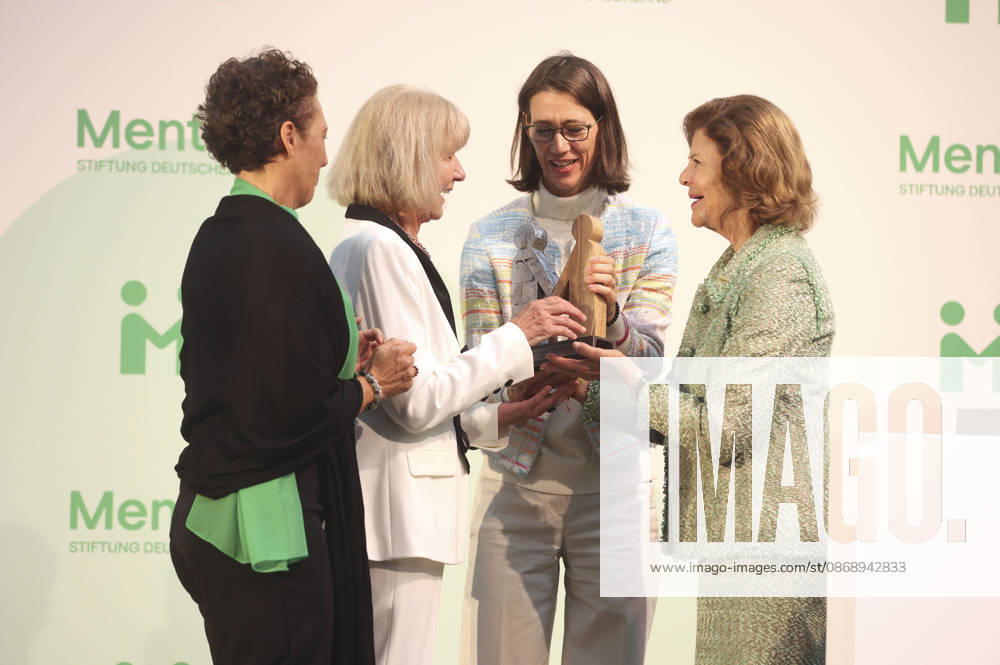 Sybille Perez, Monika Brandt, Bettina Gräfin Bernadotte und Königin Silvia von Schweden bei der Verleihung vom Mentor-Zukunftspreis beim Jubiläum der Mentor-Stiftung auf der Insel Mainau. Mainau