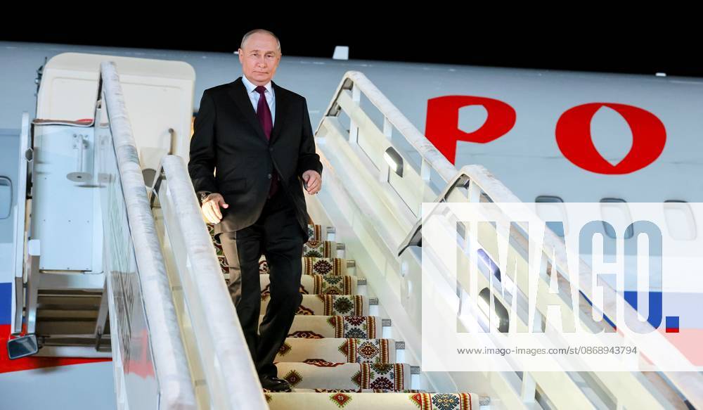 Turkmenistan Russia 9260598 08.10.2026 Russian President Vladimir Putin disembarks from a plane upon arrival at Turkmenbashi International Airport in Turkmenbashi, Turkmenistan. Vladimir Smirnov Sputnik Turkmenbashi Turkmenistan