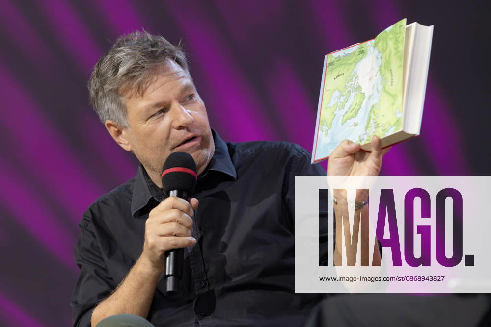 Buchmesse Frankfurt 2026 Robert Habeck stellt auf der Literaturbühne von ARD, ZDF und 3sat sein neues Buch Arctic Meltdown vor., Frankfurt am Main Hessen Deutschland Messegelände