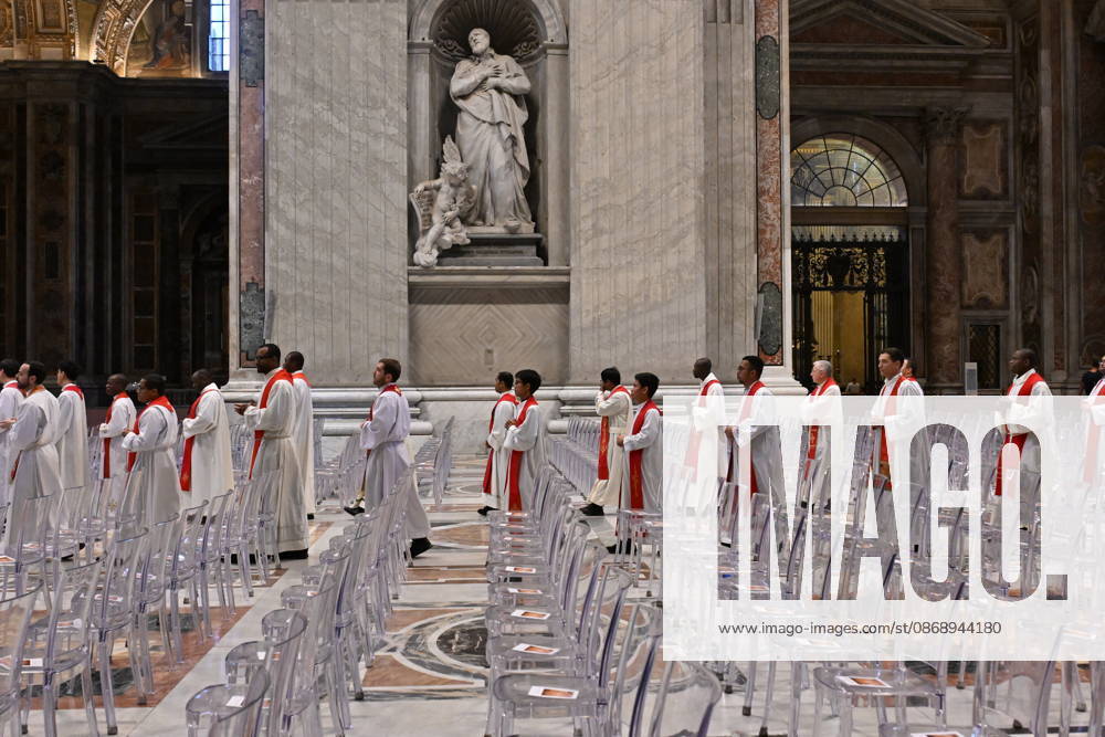 IPA89434048 - Italy, Rome, Vatican, October 8, 2026: Pope Leo XIV celebrates Holy Mass for the academic year at the Pontifical Universities in St. Peter s Basilica in the Vatican. Photograph by ALESSIA GIULIANI Catholic Press Photo