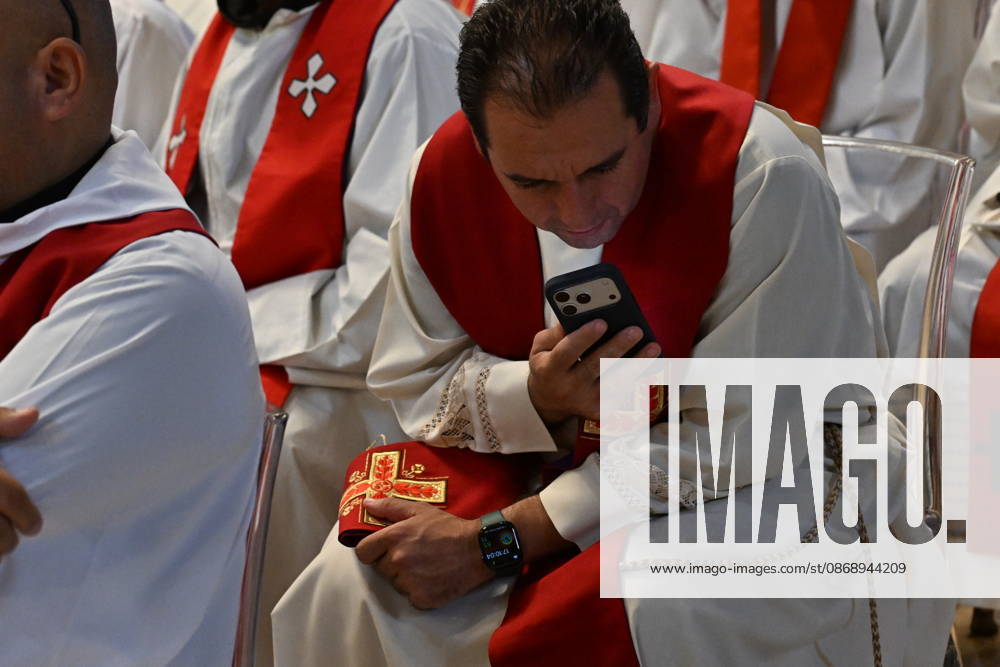 IPA89434043 - Italy, Rome, Vatican, October 8, 2026: Pope Leo XIV celebrates Holy Mass for the start of the academic year at the Pontifical Universities in St. Peter s Basilica in the Vatican. Photograph by ALESSIA GIULIANI Catholic Press Photo