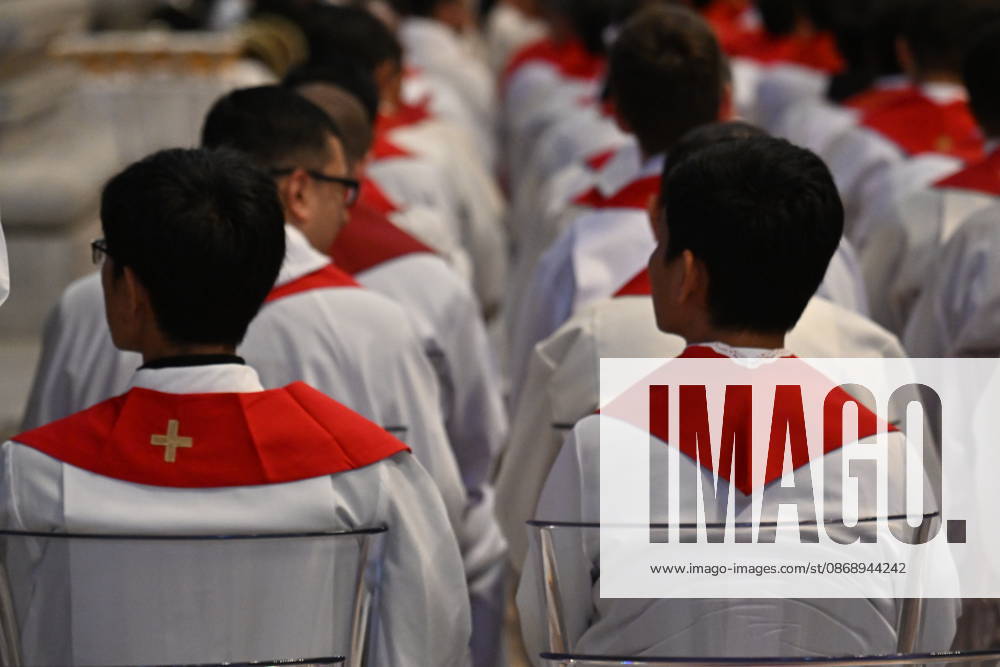 IPA89434032 - Italy, Rome, Vatican, October 8, 2026: Pope Leo XIV celebrates Holy Mass for the start of the academic year at the Pontifical Universities in St. Peter s Basilica in the Vatican. Photograph by ALESSIA GIULIANI Catholic Press Photo