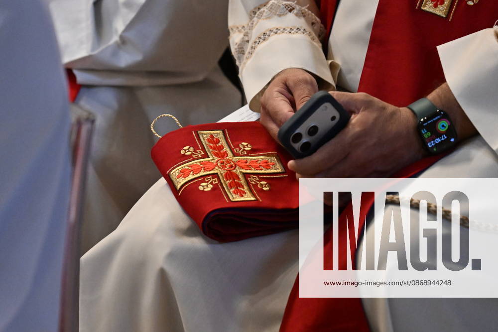 IPA89434040 - Italy, Rome, Vatican, October 8, 2026: Pope Leo XIV celebrates Holy Mass for the academic year at the Pontifical Universities in St. Peter s Basilica in the Vatican. Photograph by ALESSIA GIULIANI Catholic Press Photo