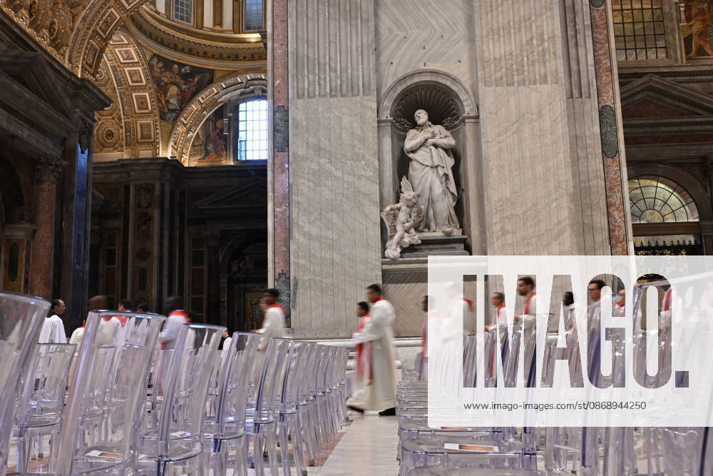 IPA89434045 - Italy, Rome, Vatican, October 8, 2026: Pope Leo XIV celebrates Holy Mass for the start of the academic year at the Pontifical Universities in St. Peter s Basilica in the Vatican. Photograph by ALESSIA GIULIANI Catholic Press Photo