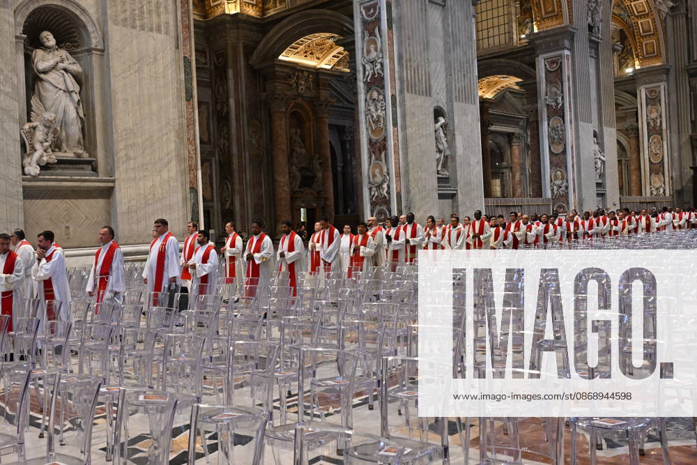 IPA89434073 - Italy, Rome, Vatican, October 8, 2026: Pope Leo XIV celebrates Holy Mass for the start of the academic year at the Pontifical Universities in St. Peter s Basilica in the Vatican. Photograph by ALESSIA GIULIANI Catholic Press Photo