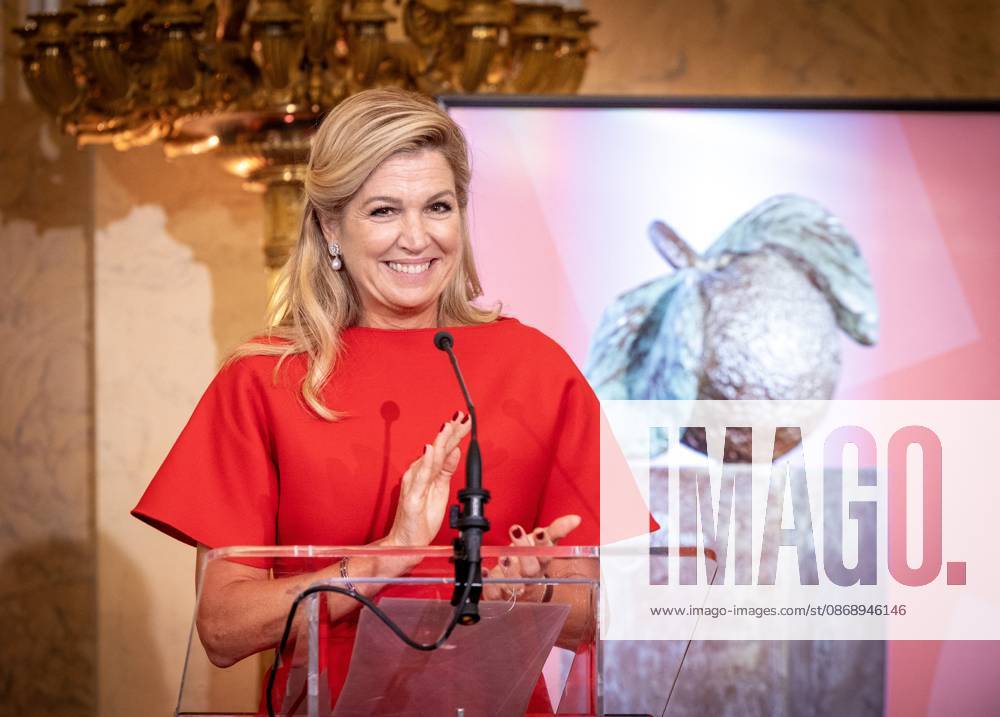 Queen Maxima Receives Appeltjes van Oranje - The Hague Queen Máxima of the Netherlands presents the 2026 Appeltjes van Oranje awards during a ceremony at Noordeinde Palace in The Hague, Netherlands on October 8, 2026. His Majesty King Willem-Alexander and Her Royal Highness Princess Beatrix of the Netherlands are in attendance at the event, where three social initiatives in the Kingdom will be recognized. The winners are to be announced during the ceremony. Photo by Patrick van Emst NL Beeld ABACAPRESS.COM The Hague Netherlands