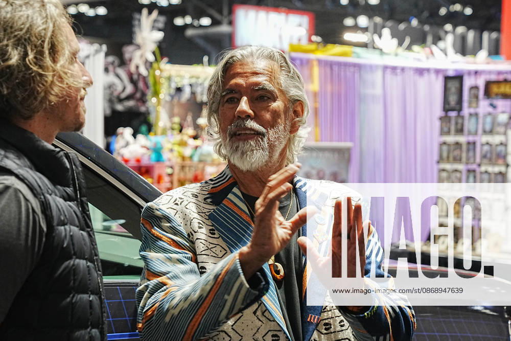 Video game designer and Tetris co-founder HENK ROGERS at 2026 New York Comic Con at the Javits Center on October 8, 2026 in New York. HENK ROGERS is on had to welcome the next evolution of Tetris as it moves into the dashboard of a 2027 Volkswagen Atlas. Volkswagen is bringing Tetris to its vehicles through AirConsole, an in car gaming platform that turns the vehicle s infotainment screen into a gaming display, with smartphones serving as the controllers. The games are designed to be played while the vehicle is parked, creating a new kind of entertainment experience inside the car. New York USA - ZUMAb148 20261008_zap_b148_011