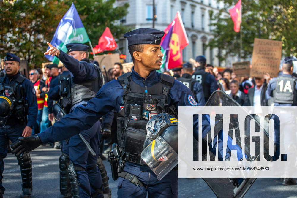 Student Protest - Paris Hundreds of high school students occupy Place de la Bastille in Paris, France on October 8, 2026, following the success of the October 6 protest, calling to continue and amplify the movement. Photo by ABACAPRESS.COM Paris France