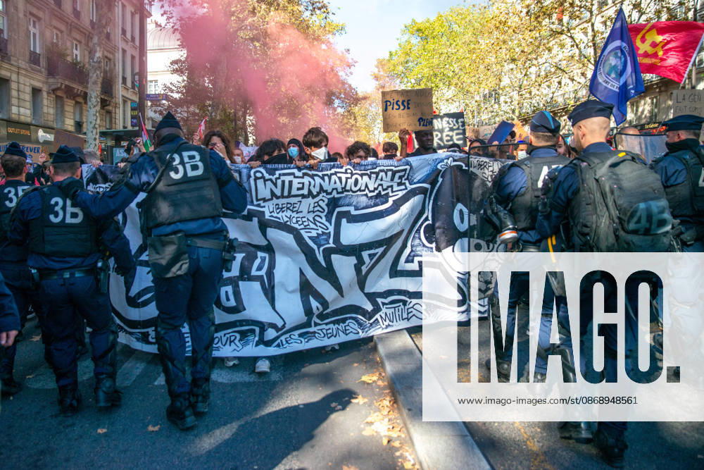 Student Protest - Paris Hundreds of high school students occupy Place de la Bastille in Paris, France on October 8, 2026, following the success of the October 6 protest, calling to continue and amplify the movement. Photo by ABACAPRESS.COM Paris France