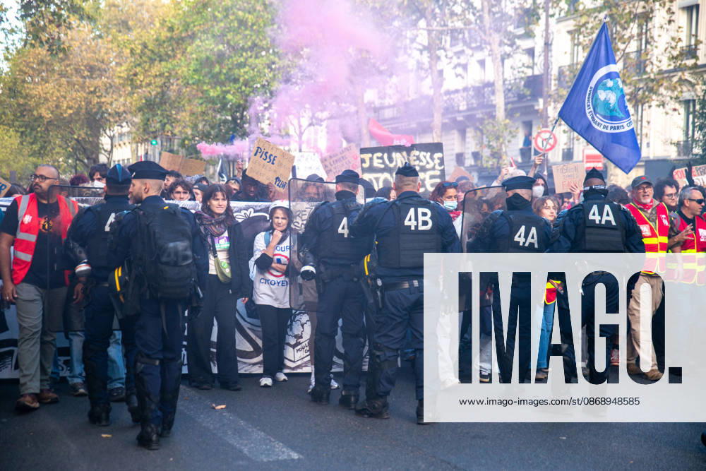 Student Protest - Paris Hundreds of high school students occupy Place de la Bastille in Paris, France on October 8, 2026, following the success of the October 6 protest, calling to continue and amplify the movement. Photo by ABACAPRESS.COM Paris France