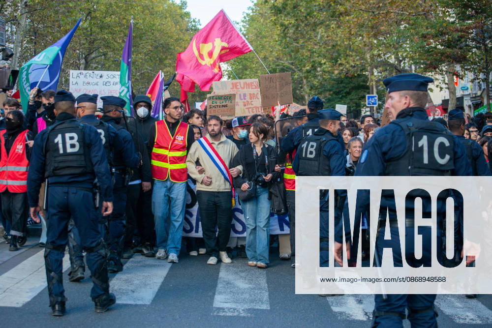 Student Protest - Paris Hundreds of high school students occupy Place de la Bastille in Paris, France on October 8, 2026, following the success of the October 6 protest, calling to continue and amplify the movement. Photo by ABACAPRESS.COM Paris France