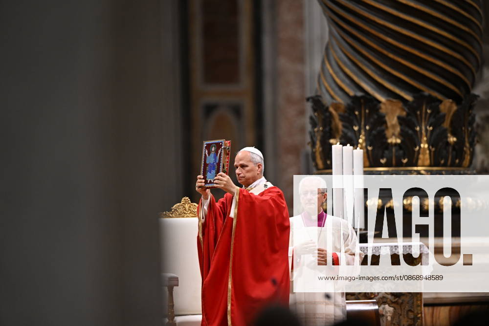 MESSA_PAPA_2026 Italy, Rome, Vatican, 2026 10 8 Pope Leo XIV celebrates Holy Mass for the academic year at the Pontifical Universities in St Peter s Basilica in the Vatican . - NO BOOKS