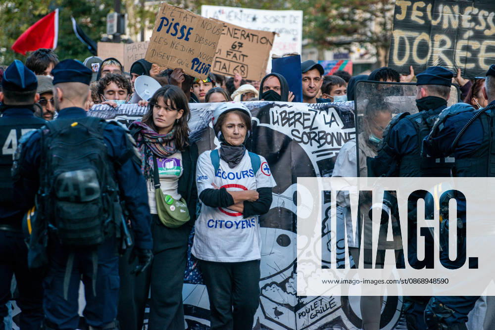 Student Protest - Paris Hundreds of high school students occupy Place de la Bastille in Paris, France on October 8, 2026, following the success of the October 6 protest, calling to continue and amplify the movement. Photo by ABACAPRESS.COM Paris France