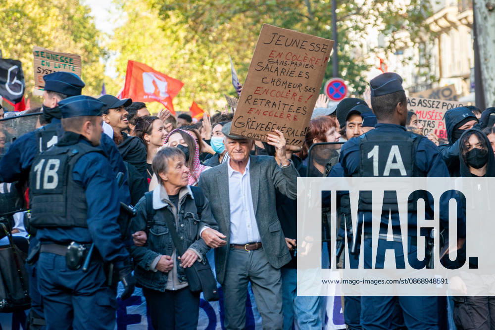 Student Protest - Paris Hundreds of high school students occupy Place de la Bastille in Paris, France on October 8, 2026, following the success of the October 6 protest, calling to continue and amplify the movement. Photo by ABACAPRESS.COM Paris France