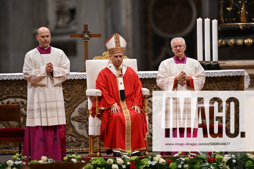 MESSA_PAPA_2026 Italy, Rome, Vatican, 2026 10 8 Pope Leo XIV celebrates Holy Mass for the academic year at the Pontifical Universities in St Peter s Basilica in the Vatican . - NO BOOKS