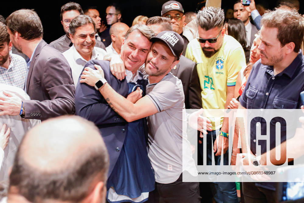 BRASiLIA, DF - 08.10.2026: FLaVIO MEETS WITH POLITICIANS FROM THE PL - Presidential candidate Flavio Bolsonaro meets with PL deputies and governors elected this Thursday (October 8th) at the Brasil 21 building. x3026725x JoaoxPedroxCarvalho