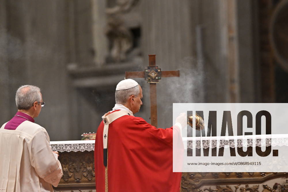MESSA_PAPA_2026 Italy, Rome, Vatican, 2026 10 8 Pope Leo XIV celebrates Holy Mass for the academic year at the Pontifical Universities in St Peter s Basilica in the Vatican . - NO BOOKS