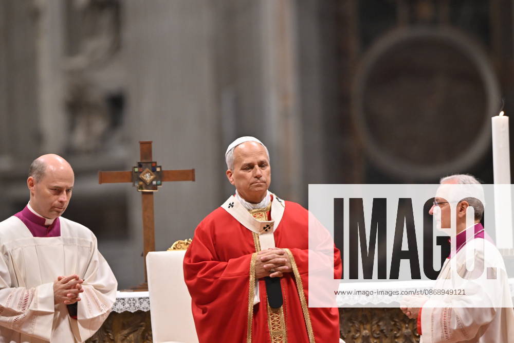 MESSA_PAPA_2026 Italy, Rome, Vatican, 2026 10 8 Pope Leo XIV celebrates Holy Mass for the academic year at the Pontifical Universities in St Peter s Basilica in the Vatican . - NO BOOKS
