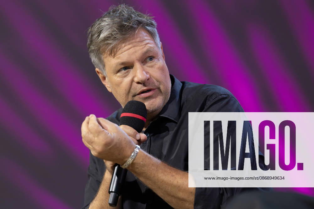 Buchmesse Frankfurt 2026 Robert Habeck stellt auf der Literaturbühne von ARD, ZDF und 3sat sein neues Buch Arctic Meltdown vor., Frankfurt am Main Hessen Deutschland Messegelände