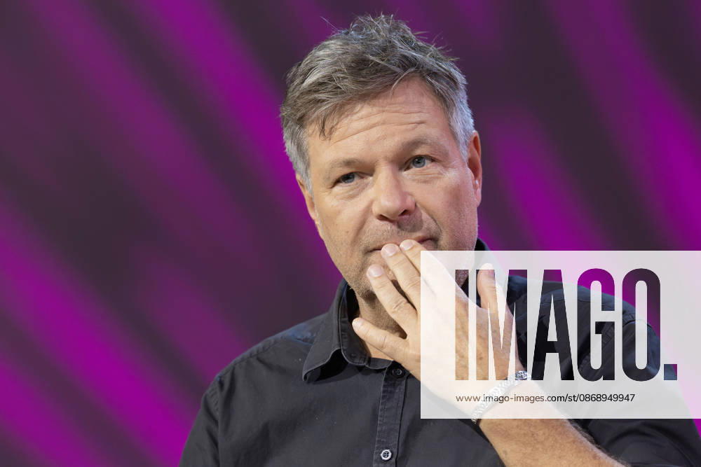 Buchmesse Frankfurt 2026 Robert Habeck stellt auf der Literaturbühne von ARD, ZDF und 3sat sein neues Buch Arctic Meltdown vor., Frankfurt am Main Hessen Deutschland Messegelände